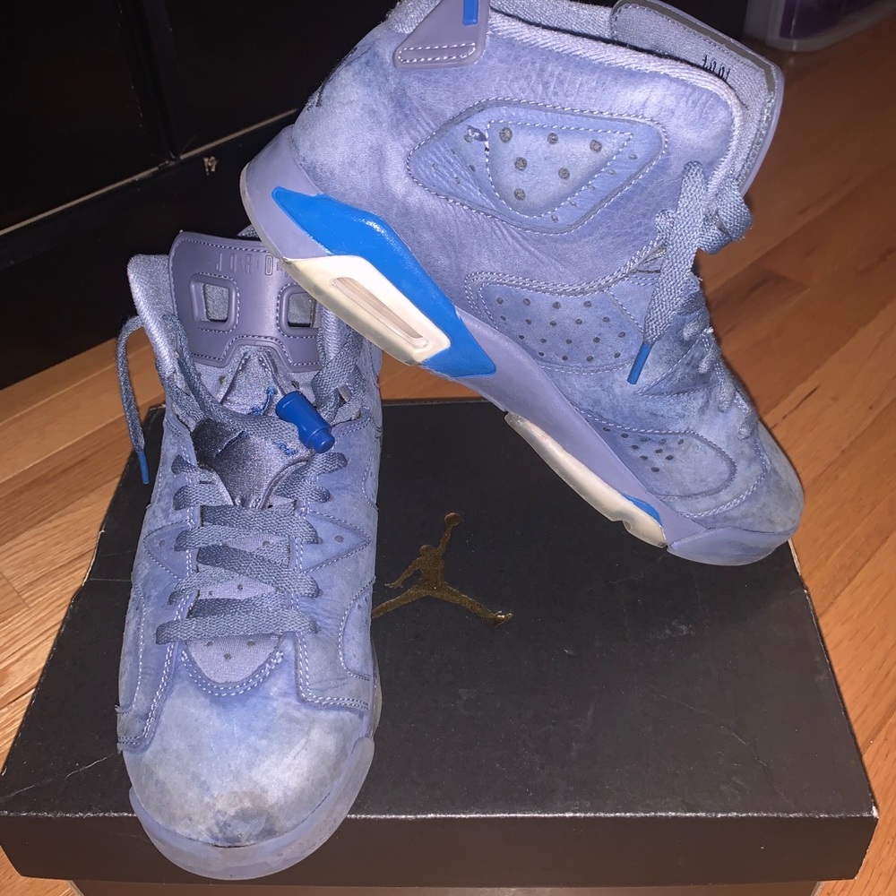 Very worn Jordan 6 Retro Blue Size 6.5 youth